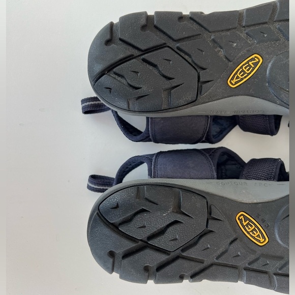 KEEN Men\'s Clearwater CNX Sandal in Navy Blue and Light Gray, size 10 / 43 main image 11